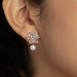 Circle the Mistletoe Petal Studs