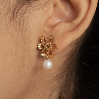 Circle the Mistletoe Petal Studs