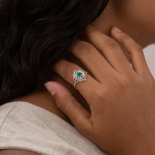 Dara Knot Chrysoprase Ring